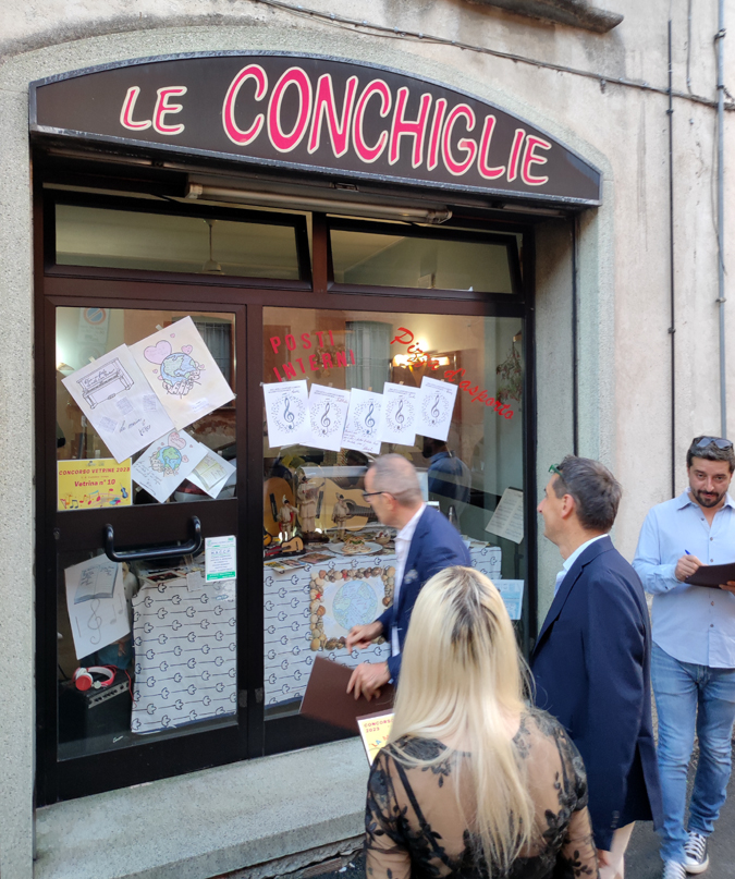 Inzago Concorso Vetrine - LE CONCHIGLIE PIZZERIA primo classificato_NEWS_SITO